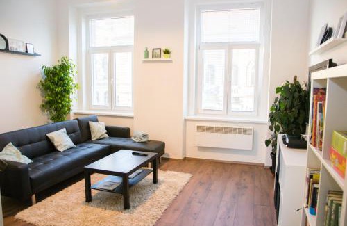 Slany Apartment | Sunny Aircon Apartment in the Centre of Slaný