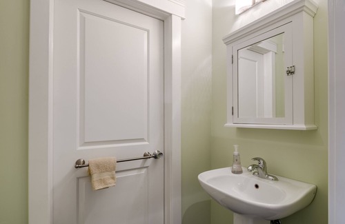 North End House | Sunny and central 2 bedroom flat, in duplex with private deck and parking onsite