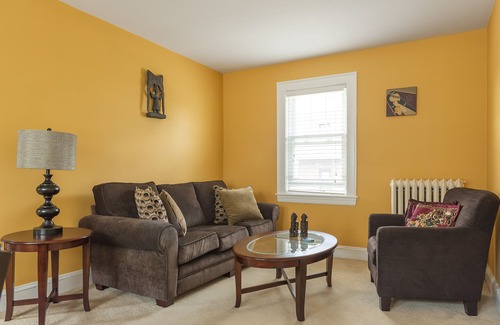 North Cambridge House | Sunny and immaculately clean 3 bed/2 bath - fast wifi - 5 min walk to Alewife T