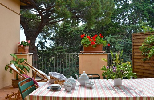 Pescia Romana Apartment | Sunny apartment with terrace, pool and PRIVATE ACCESS TO THE BEACH