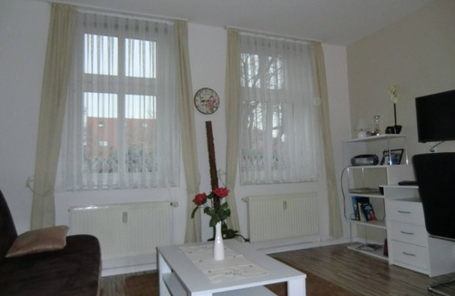 Schonebeck Apartment | Sunny apartment on Elbradweg near Magdeburg