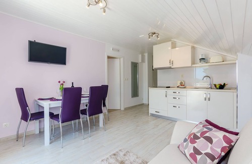 Zaton Apartment | Sunny apartment- Quiet and relaxing seafront apartment 10 minutes from Dubrovnik