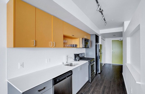 Wilburton Apartment | Sunny Bellevue 1BR w/BBQ, Gym, W/D, near Spring District, by Blueground