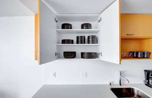 Wilburton Apartment | Sunny Bellevue 1BR w/BBQ, Gym, W/D, near Spring District, by Blueground