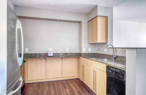 Woodmont Triangle Apartment | Sunny Bethesda 2BR w/Concierge & Gym, near Metro & shops, by Blueground