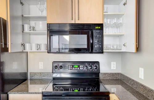 Woodmont Triangle Apartment | Sunny Bethesda 2BR w/Concierge & Gym, near Metro & shops, by Blueground