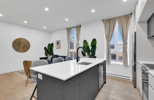 Southwest Condo | Sunny, bright & natural apt, centrally located