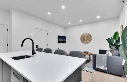 Southwest Condo | Sunny, bright & natural apt, centrally located