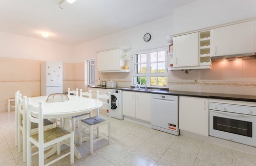 Santo Estevao House | Sunny & Calm 4 BDR House W/Pool by Lovelystay