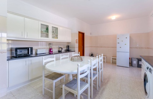 Santo Estevao House | Sunny & Calm 4 BDR House W/Pool by Lovelystay