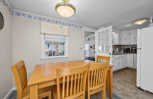 West Yarmouth Cottage | Sunny Cape Cod Cottage Near Lewis Bay