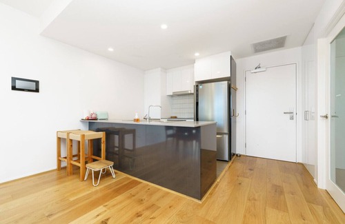 Braddon Apartment | Sunny City Escape Steps from Lonsdale Street