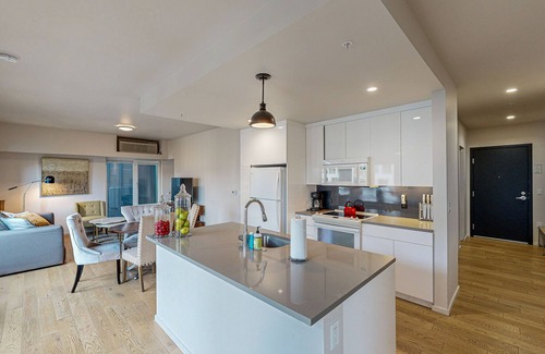 Uptown Condo | Sunny Condo in New Building with Great Walkable Locale