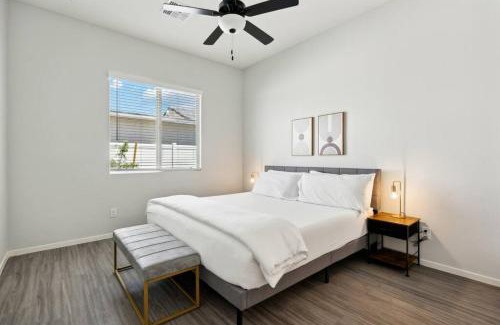 Casa Grande Apartment | Sunny Contemporary Home in Casa Grande with Pool,BBQ
