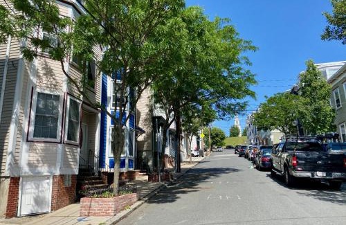 Columbus Park - Andrew Square Apartment | Sunny convenient home w/private patio! Easy walk to everything!