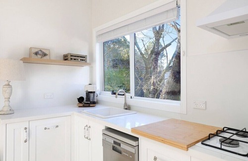 Leura House | Sunny Corner - Romantic Split Level Cottage