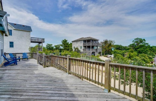 Ocean Sands House | Sunny Corolla Home Walk to Beach!