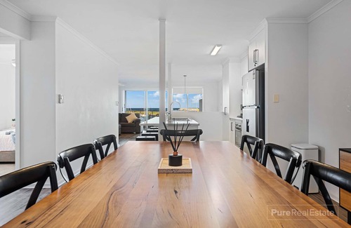 Port Vincent House | Sunny Dais Beachfront - stunning views of the Marina, Clifftops and Port Vincent