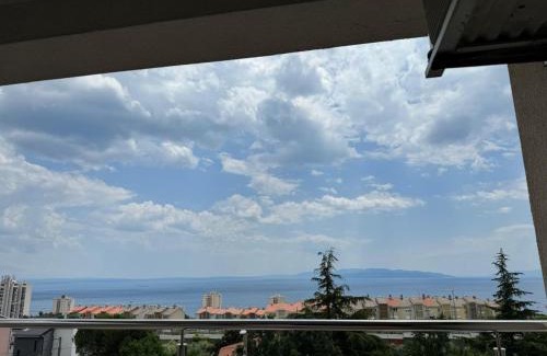 Sarsoni Apartment | Sunny Day self check in