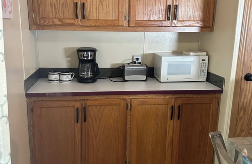 Benton House | “Sunny Daze” Family-friendly 2-bedroom with a short walk to Kentucky Lake!