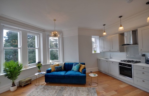 Westbourne Apartment | Sunny Daze: Very Close to Beach, 2 Bedrooms, Luxury Edwardian Refurbishment