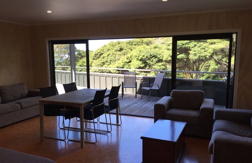 Raglan Apartment | Sunny Elevated (Rimu Studio) with Sea Views