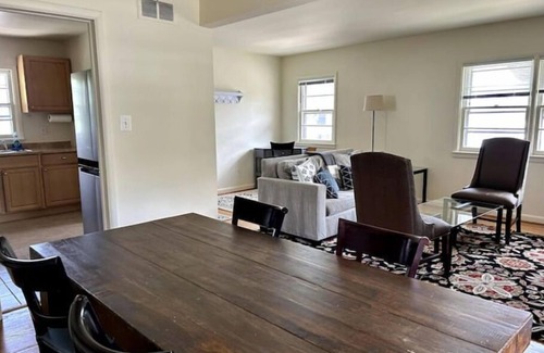 Cherrydale Apartment | Sunny Hilltop 2-BR Top Floor in Arlington