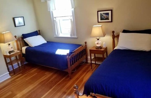 Queens Square Bed & Breakfast | Sunny Home B&B