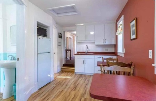 Queens Square Bed & Breakfast | Sunny Home B&B