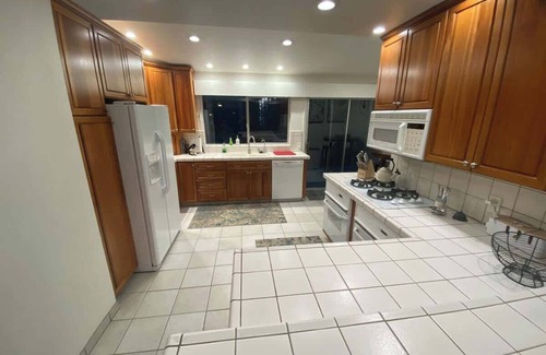 Skyland House | Sunny Lakeview Retreat - Private Beach Access