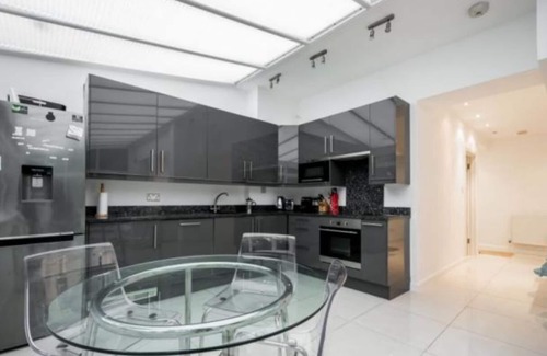 Bayswater Apartment | SUNNY LARGE GARDEN FLAT on KILDARE GARDENS near Paddington station