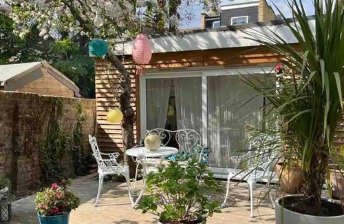 Seven Sisters Apartment | Sunny London Garden Apartment