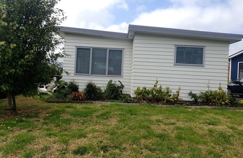 Raglan House | Sunny Lorenzen Bay House