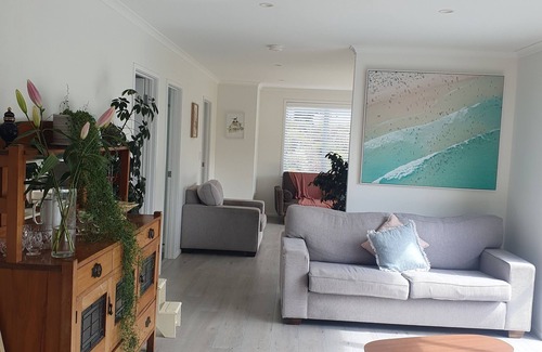 Raglan House | Sunny Lorenzen Bay House