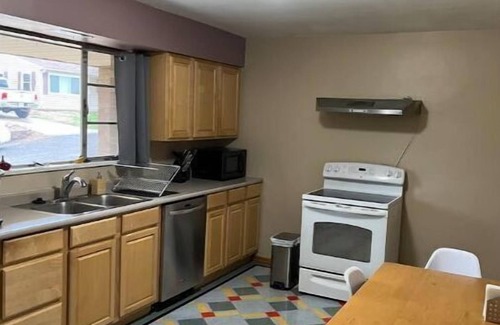 Edwardsville Apartment | Sunny Mid-Century Modern duplex with a garage