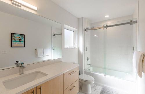 East Queen Anne House | Sunny Modern Masterpiece with EV Charging and A/C
