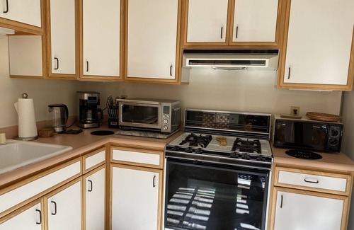 North Berkeley Apartment | Sunny one bedroom duplex apartment in the heart of the Berkeley gourmet ghetto