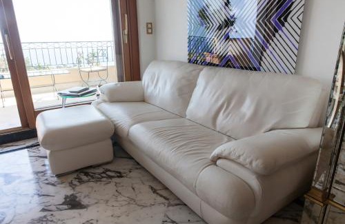 Eze Apartment | Sunny Panoramic Balcony