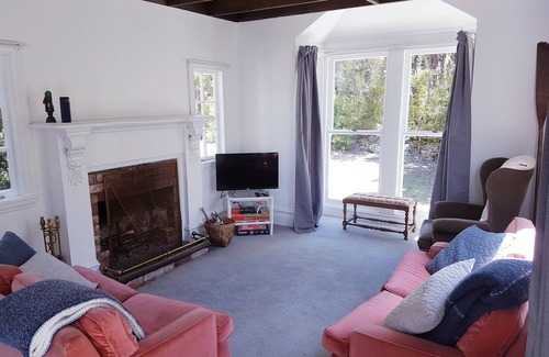 St. Arnaud House | Sunny, Private Cottage in St Arnaud