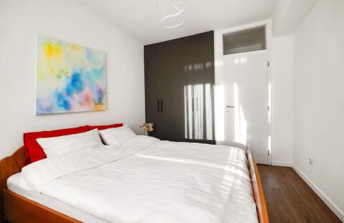 Matiçan Apartment | Sunny Retro Central Apartment
