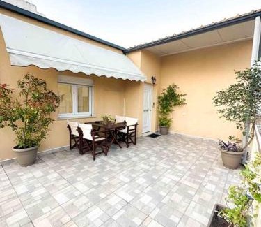 Evosmos Apartment | Sunny Rooftop House