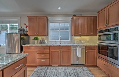 Seattle House | Sunny Seattle Home w/Deck ~ 6 Mi to Downtown