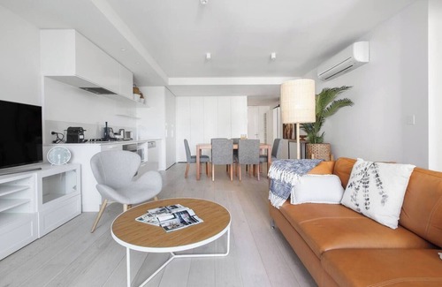 South Yarra Apartment | Sunny Seclusion Minutes from South Yarra Station