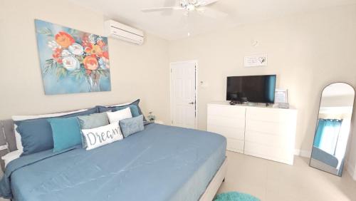 Lucea House | Sunny-Shore Hideaway