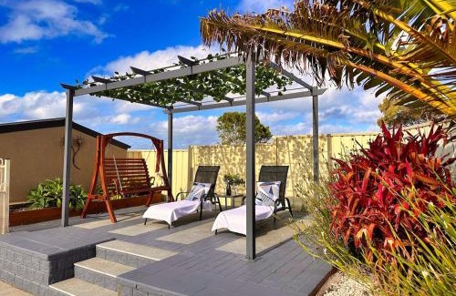 Lake Illawarra House | Sunny Shores Retreat Spacious & Relaxing Escape