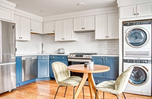 Columbus Apartment | Sunny South End 1BR w/in-unit W/D, steps to restaurants, by Blueground