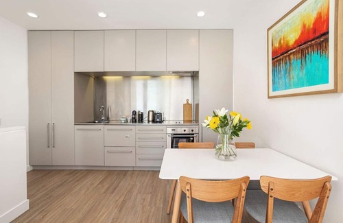 Auckland Central Business District Apartment | Sunny Split Level Apartment + Carpark