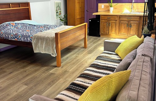 Lower West Side Apartment | Sunny Studio w/Skyline View in Pilsen, Chicago