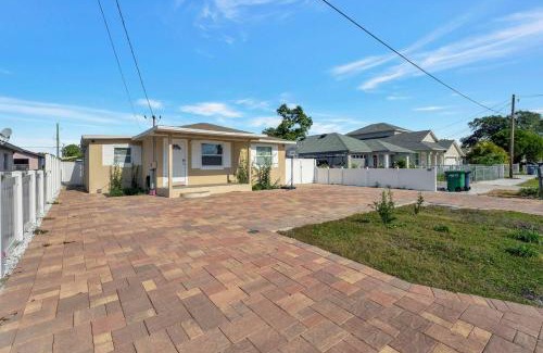 Tampa House | Sunny Tampa Home Near Downtown & Stadiums