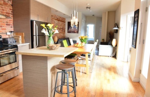 Plateau Mont Royal Apartment | Sunny Top Floor - Terrace - 4 bedrooms + 3 bathrooms - WiFi + possible parking!